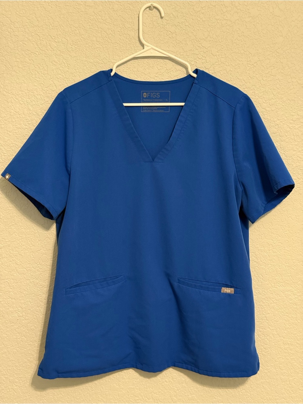 FIGS Women's V-Neck Scrub Top in Royal Blue Size XL